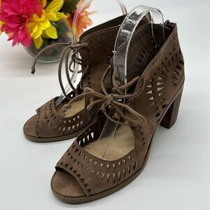 Vince Camuto Lace Up Gladiator Sandal Cut Out Leather Size 8 MCS6186H